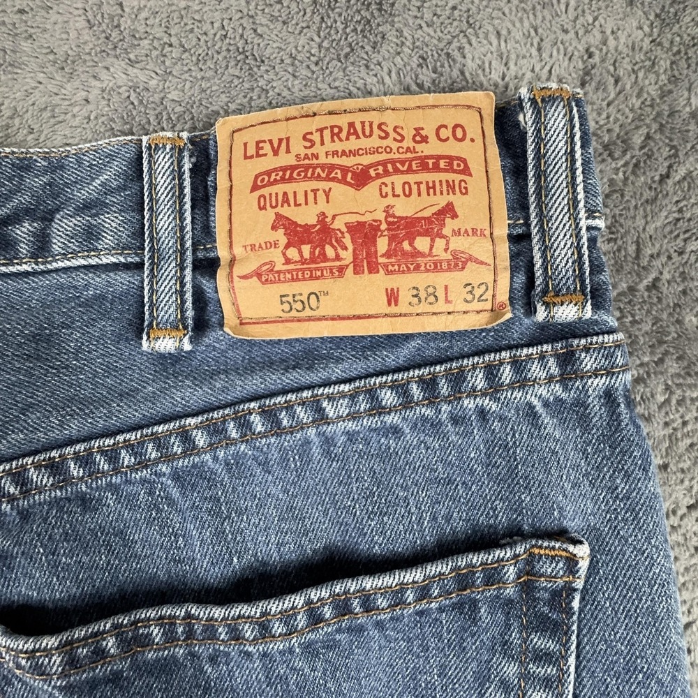 VTG Levis 550 Jeans Men 37x31 Blue Relaxed Fit Tapered Leg Denim Medium Wash Y2K